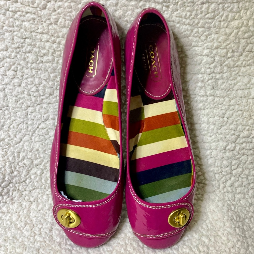 EUC COACH F2370 NOEL MAGENTA TURNLOCK FLATS 🥿 - Picture 8 of 12